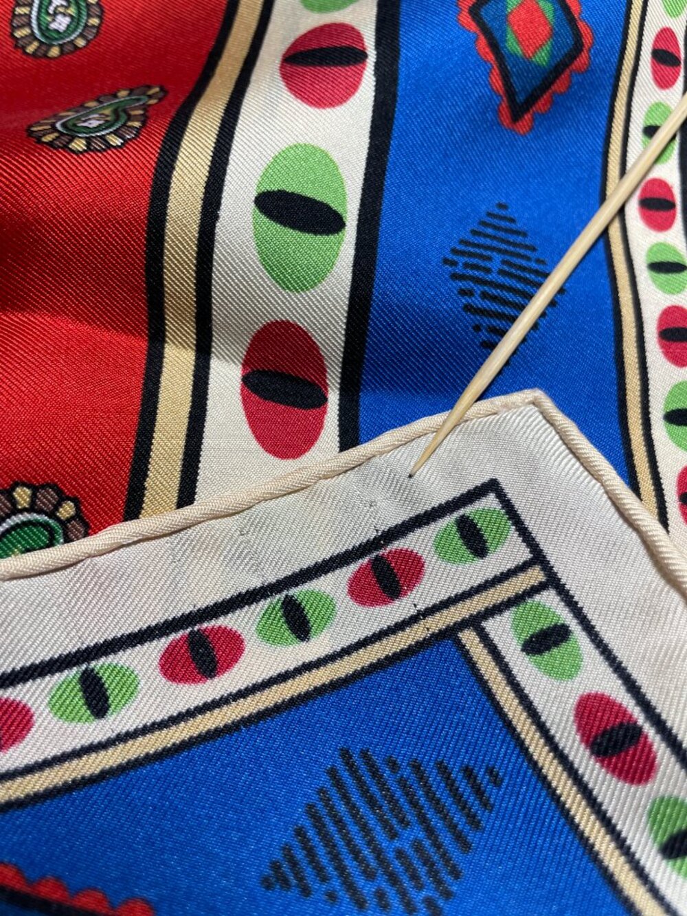 👜 Rare Gucci Blind For Love Tiger Moon Silk Scarf – NWT - Picture 16 of 16